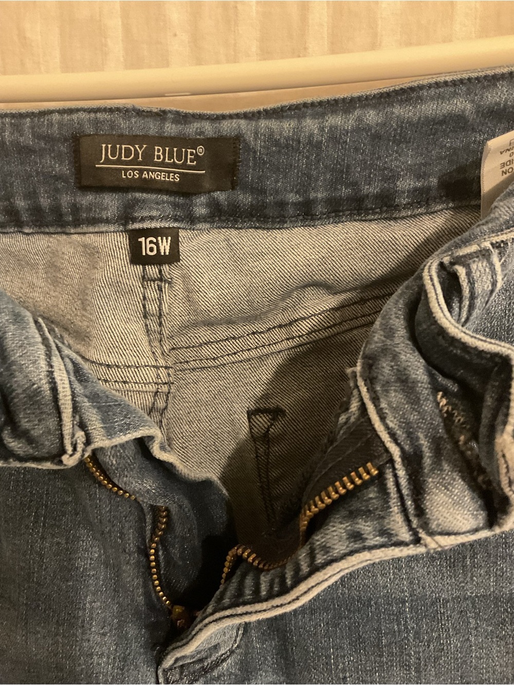 Judy Blue 16W. Daphne Women’s Light to Mid Blue High Rise Jeans Frayed Hems